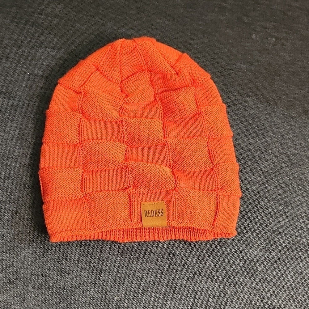 NWOT REDESS beanie hat unisex warm knit slouchy
